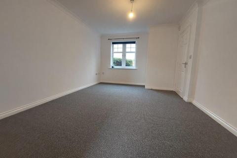 3 bedroom end of terrace house to rent, Skylark Close, Crewe CW1