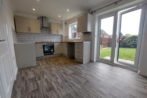 3 bedroom end of terrace house to rent, Skylark Close, Crewe CW1