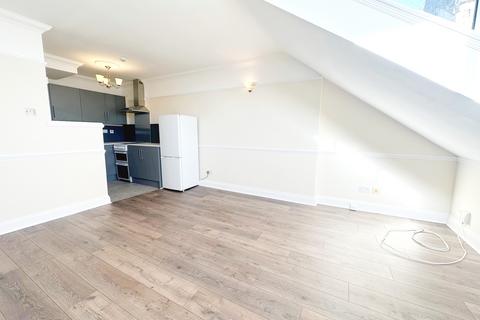 2 bedroom flat to rent, The Drive, Hove BN3