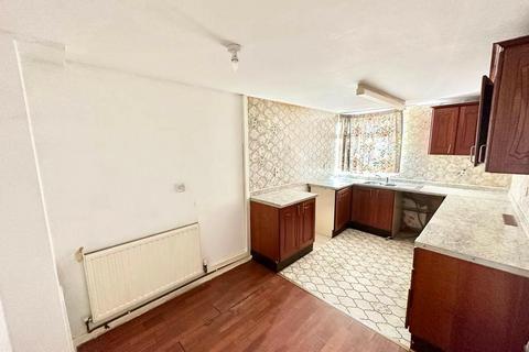 3 bedroom terraced house to rent, Cypress Path, Romford RM3