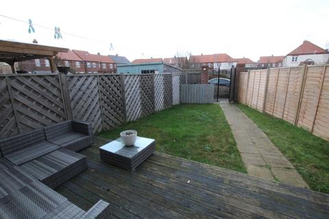 3 bedroom end of terrace house to rent, Shinewater Park, Kingswood, Hull, East Riding of Yorkshire, UK, HU7