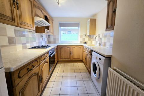 3 bedroom end of terrace house to rent, 12 Orkney Close, Basingstoke