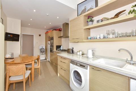 2 bedroom ground floor flat for sale, The Durlocks, Folkestone, Kent