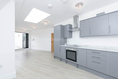 2 bedroom apartment for sale, Bush Close, Newbury Park, IG2