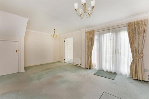 33 Bepton Down, Petersfield, GU31 4PR