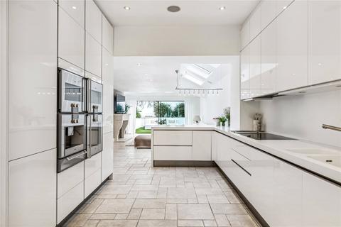 5 bedroom house for sale, Devereux Road, SW11