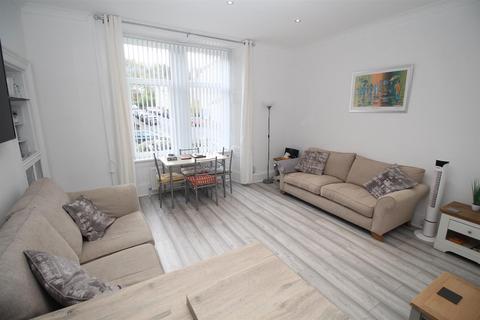 2 bedroom flat to rent, Cardwell Road, Gourock