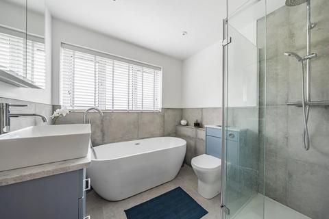 188 Blakes Avenue, Witney, OX28 3UD
