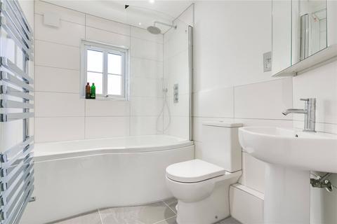 3 bedroom terraced house to rent, Belleville Road, London SW11