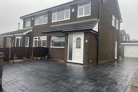 3 bedroom semi-detached house to rent, Priestwood Avenue, Oldham OL4