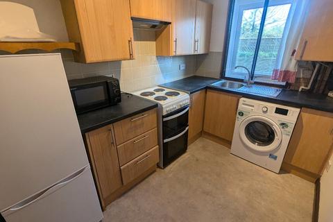 2 bedroom flat to rent, Boat Green, Canonmills, Edinburgh, EH3