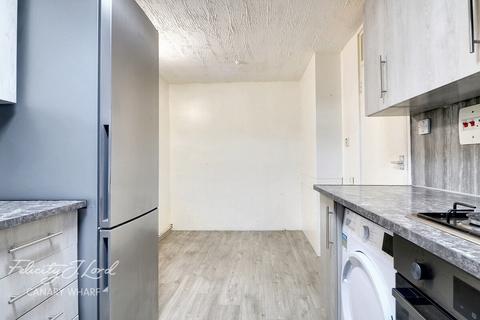 3 bedroom apartment to rent, Glengall Grove, LONDON