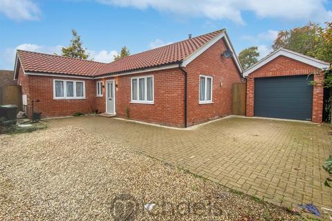 3 bedroom detached bungalow to rent, The Cross, Wivenhoe, CO7 9QL