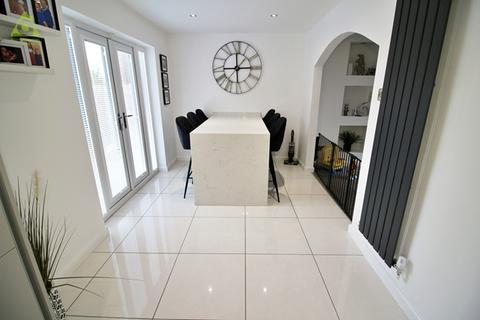 4 bedroom detached house for sale, Parkway, Westhoughton, BL5 2RY