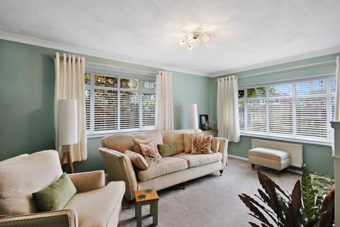17 Coronation Road, East Grinstead, RH19 4AJ