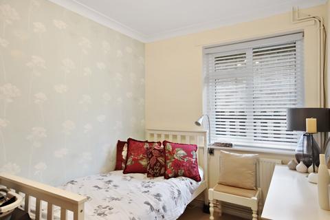 17 Coronation Road, East Grinstead, RH19 4AJ