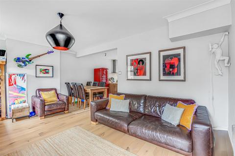 3 bedroom flat for sale, Mortlake High Street, Mortlake, London, SW14