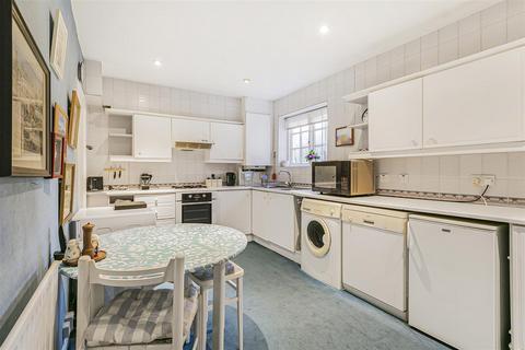 3 bedroom flat for sale, Peaches Close, Cheam, Sutton