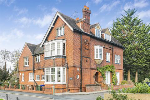 3 bedroom flat for sale, Peaches Close, Cheam, Sutton