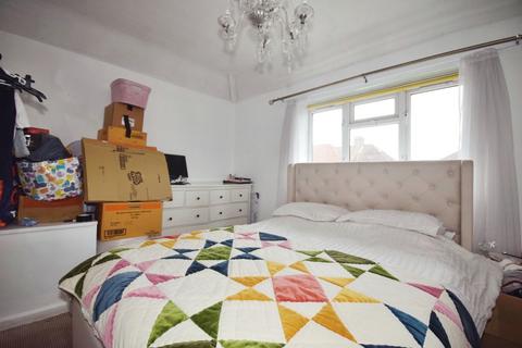 2 bedroom end of terrace house to rent, Bonham Road Dagenham RM8