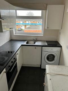 2 bedroom flat to rent, Elsdon Avenue, Seaton Deleval Whitley Bay NE25