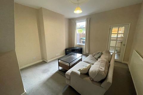 2 bedroom terraced house to rent, Avenue Road Extension, Leicester