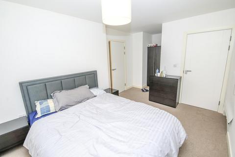 3 bedroom flat to rent, Cable Walk, London