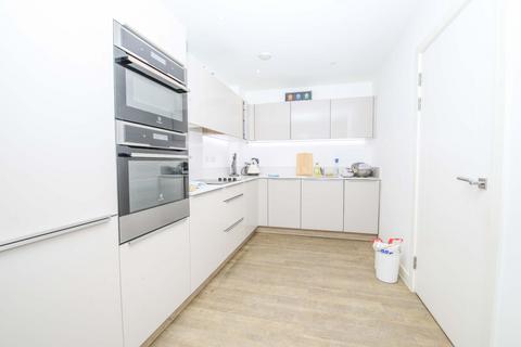 3 bedroom flat to rent, Cable Walk, London