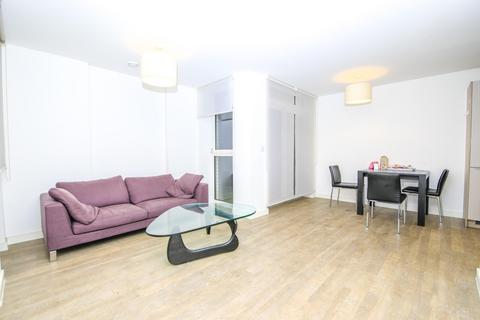 3 bedroom flat to rent, Cable Walk, London