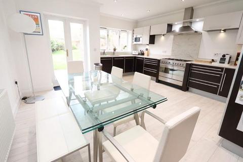 4 bedroom detached house for sale, Woburn Road, Heath And Reach, Leighton Buzzard