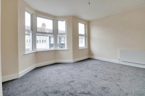 3 bedroom terraced house to rent, Southview Drive, Westcliff-on-sea, SS0