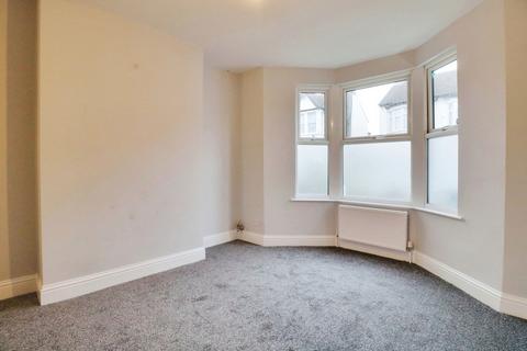 3 bedroom terraced house to rent, Southview Drive, Westcliff-on-sea, SS0