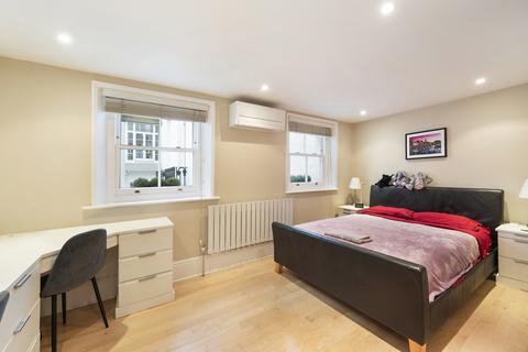 3 bedroom mews to rent, Richardsons Mews, London