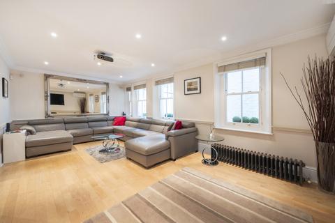 3 bedroom mews to rent, Richardsons Mews, London