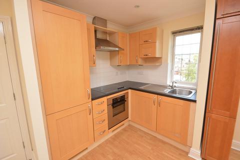 2 bedroom flat to rent, Lyons Court, Dorking, Surrey. RH4 1AE