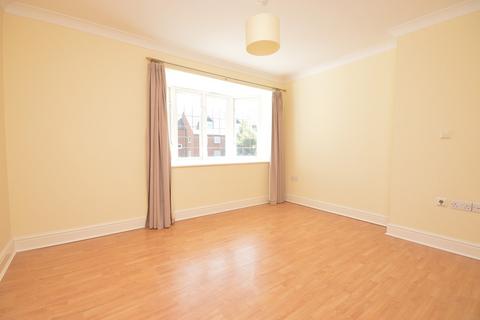 2 bedroom flat to rent, Lyons Court, Dorking, Surrey. RH4 1AE