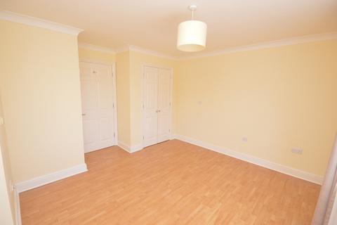 2 bedroom flat to rent, Lyons Court, Dorking, Surrey. RH4 1AE