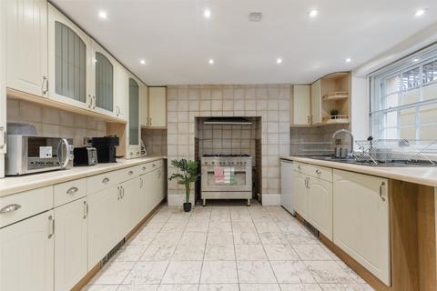 5 bedroom terraced house for sale, Commercial Road, London E14