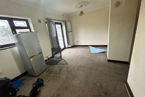 3 bedroom townhouse to rent, Dagenham, RM10