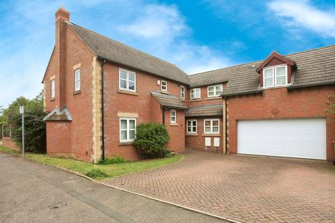 5 bedroom detached house to rent, Amberley Slope Werrington Peterborough