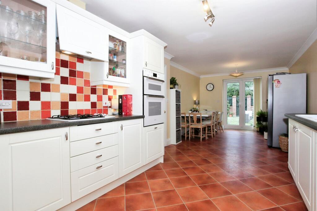 2 Amberley Kitchen 1.jpeg