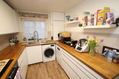 34 Page Close, Bean, Dartford, DA2 8BX