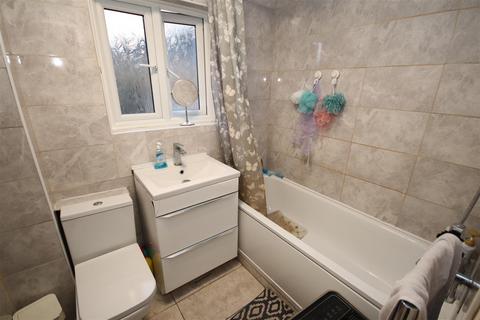 34 Page Close, Bean, Dartford, DA2 8BX