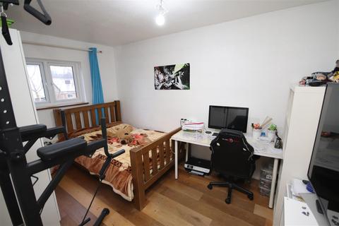 34 Page Close, Bean, Dartford, DA2 8BX