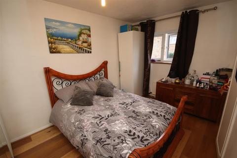 34 Page Close, Bean, Dartford, DA2 8BX