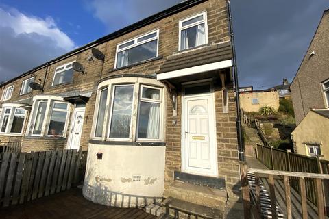 3 bedroom end of terrace house for sale, Park View Avenue, Northowram, Halifax