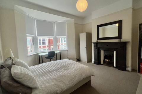 3 bedroom flat to rent, Shortridge Terrace, Tyne and Wear NE2