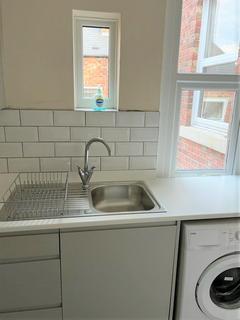 3 bedroom flat to rent, Shortridge Terrace, Tyne and Wear NE2