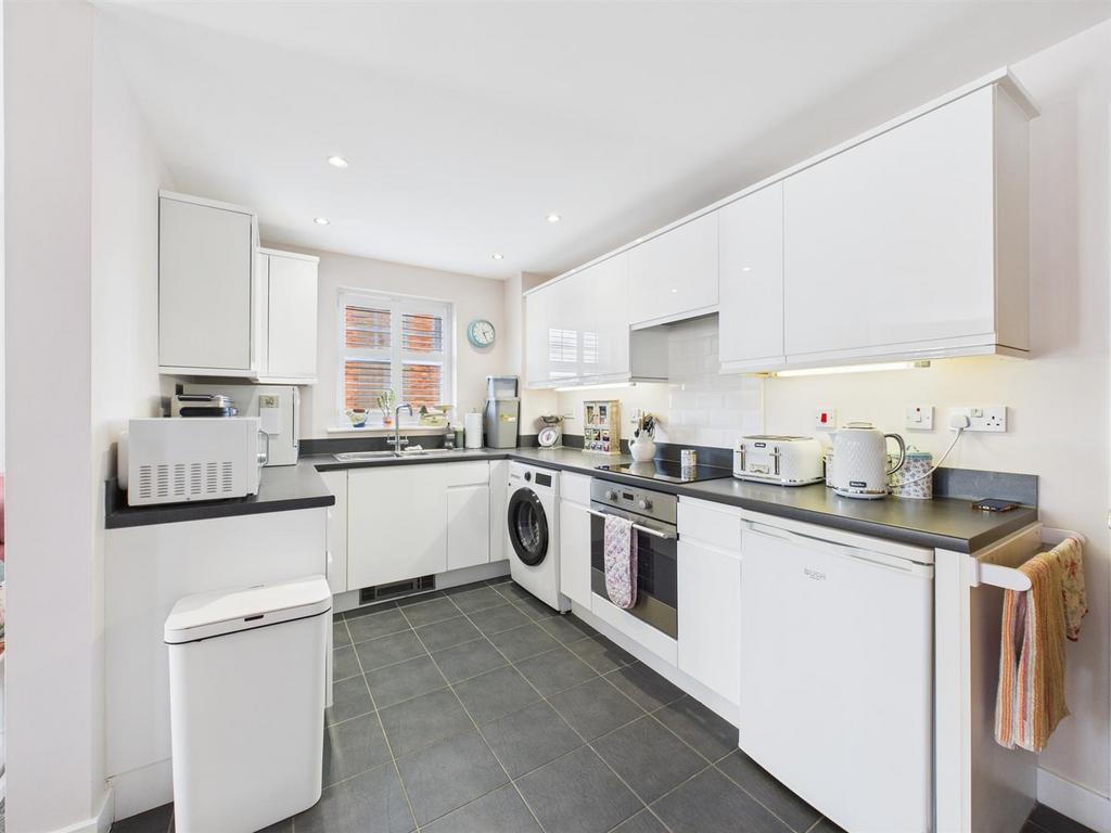 Open plan kitchen/dining/living room: