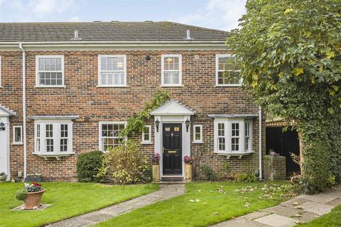 3 bedroom end of terrace house for sale, Benyon Court, Bath Road, Reading